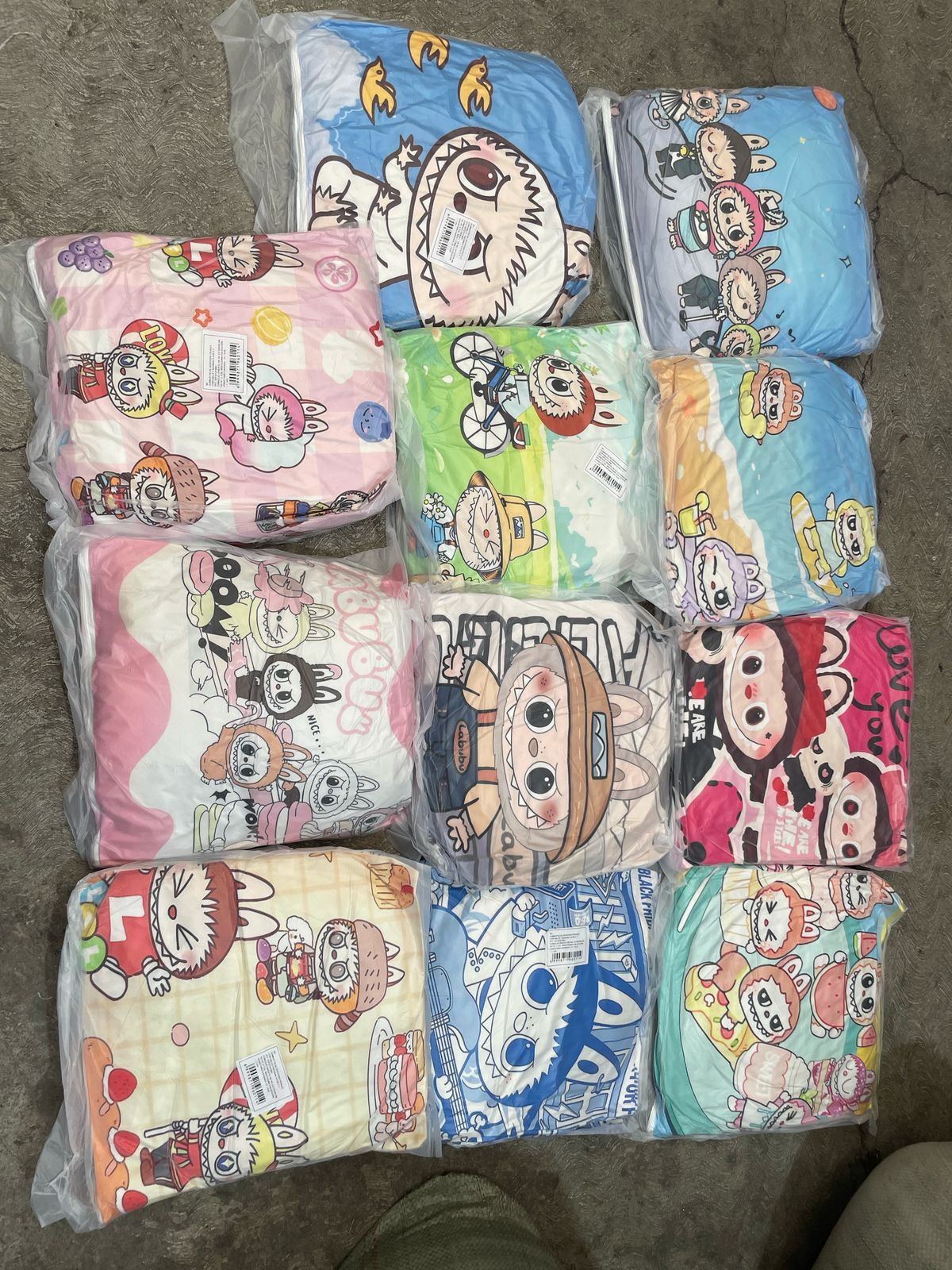 Almohada labubus